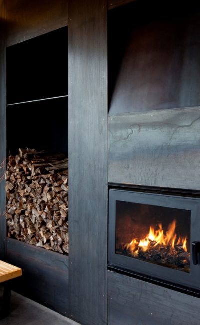 122854-Modern-Metal-Fireplace-With-Black-Seat-533x800